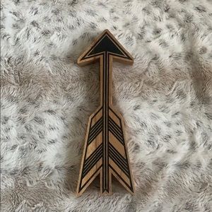 Decorative arrow.